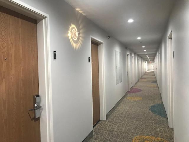 Days Inn By Wyndham Great Lakes Naval Base Норт-Чикаго Экстерьер фото