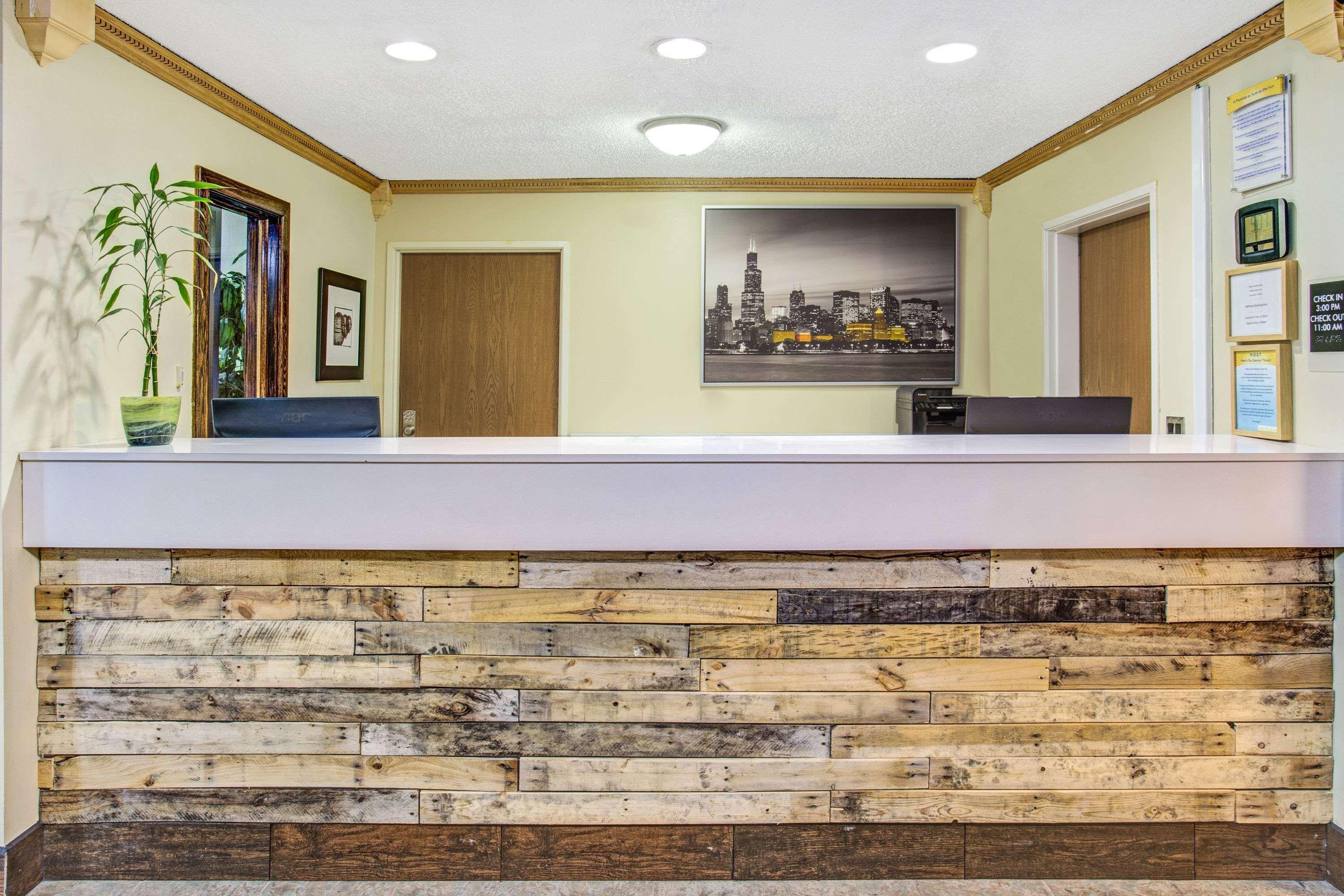 Days Inn By Wyndham Great Lakes Naval Base Норт-Чикаго Экстерьер фото