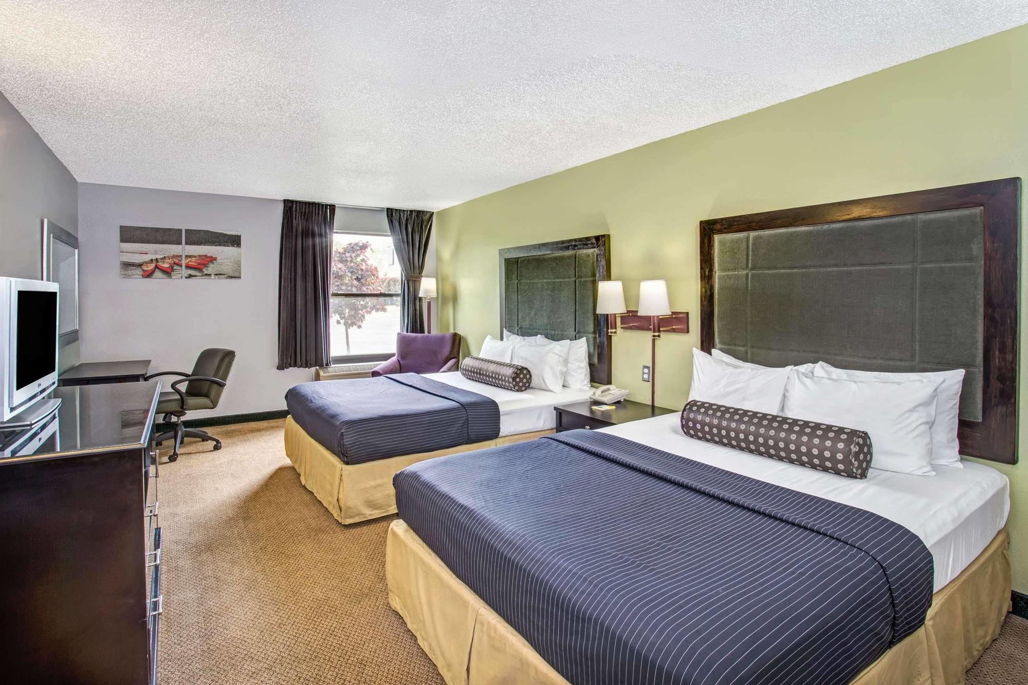 Days Inn By Wyndham Great Lakes Naval Base Норт-Чикаго Экстерьер фото