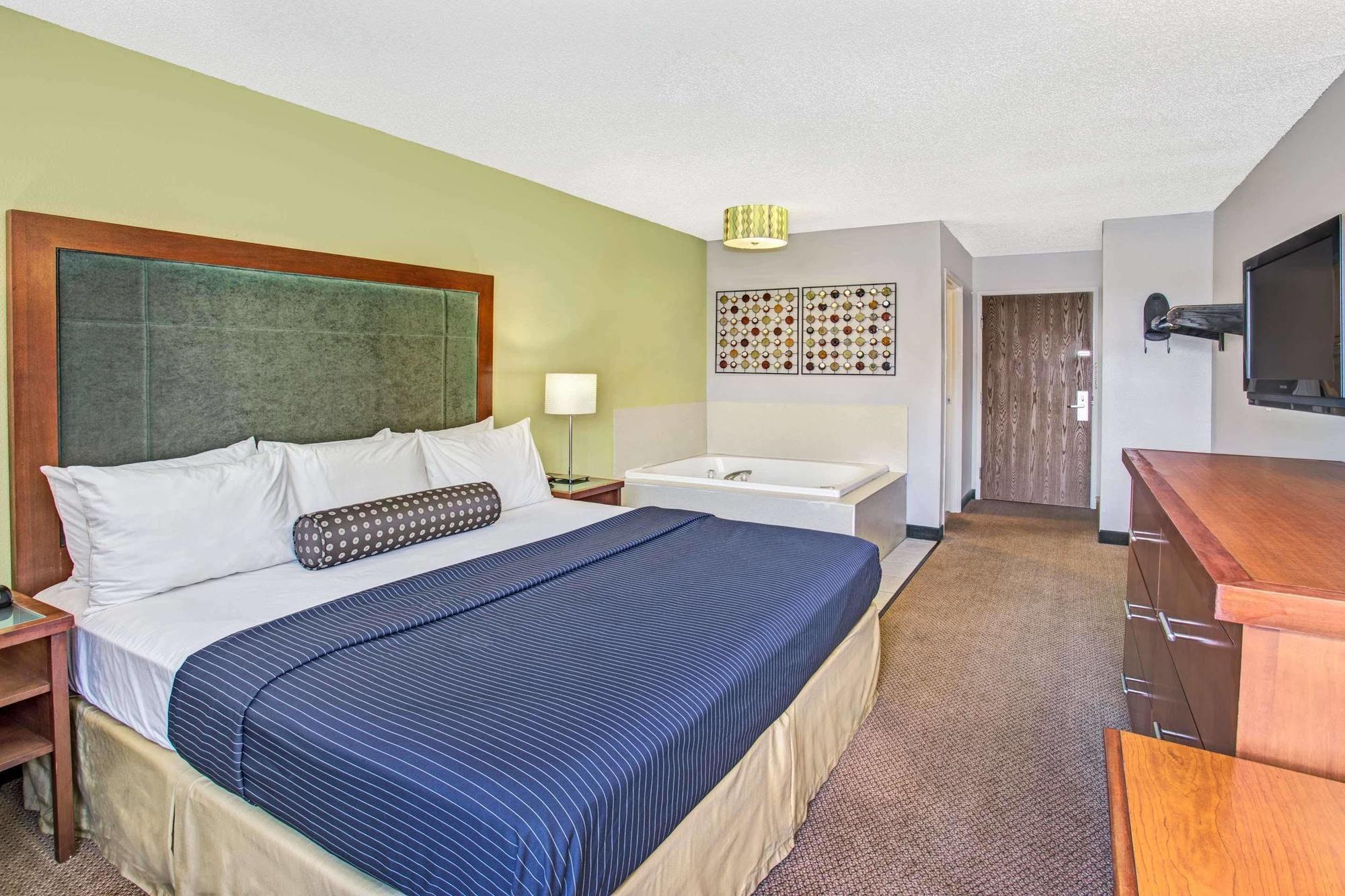 Days Inn By Wyndham Great Lakes Naval Base Норт-Чикаго Экстерьер фото