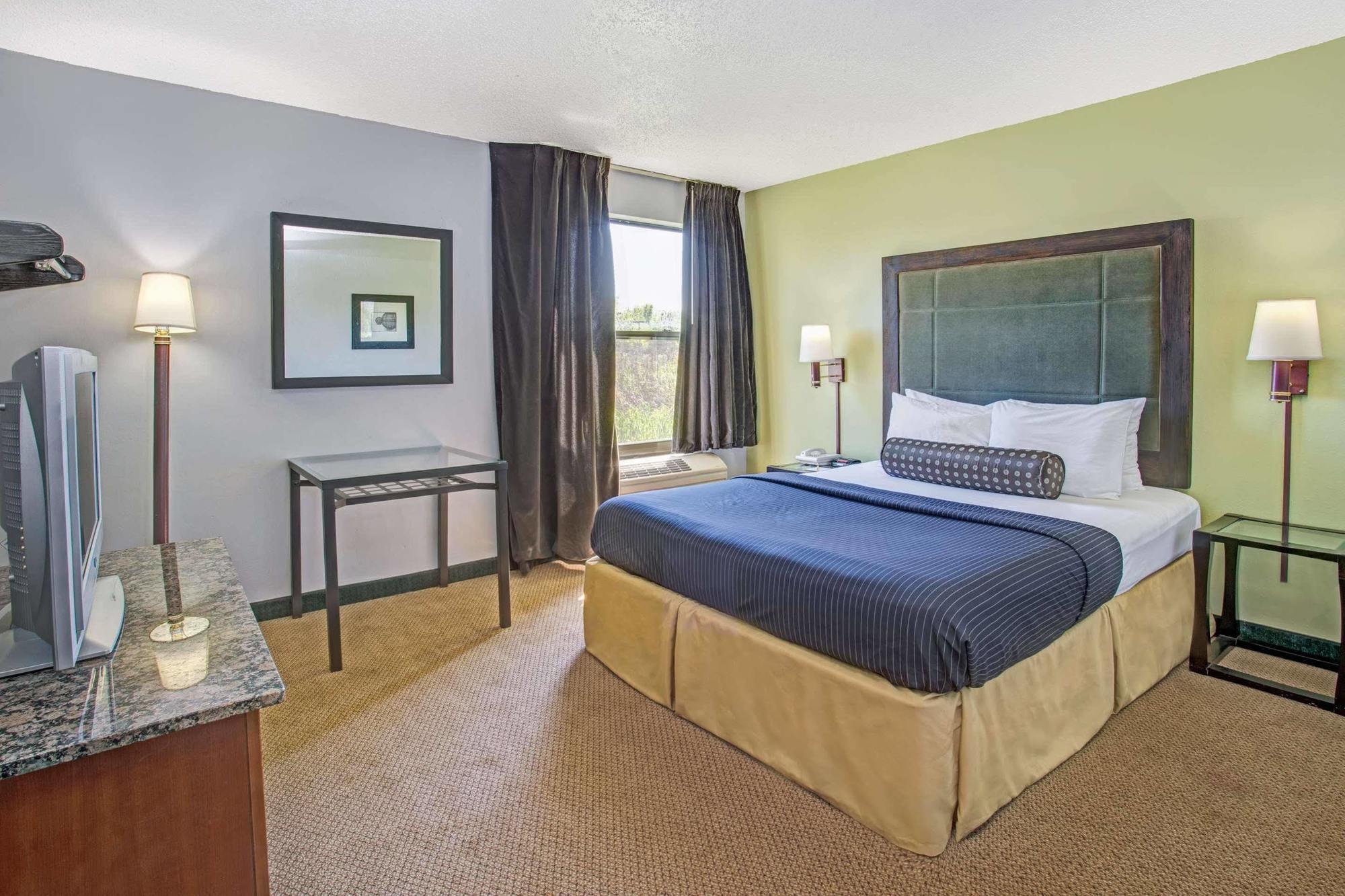 Days Inn By Wyndham Great Lakes Naval Base Норт-Чикаго Экстерьер фото