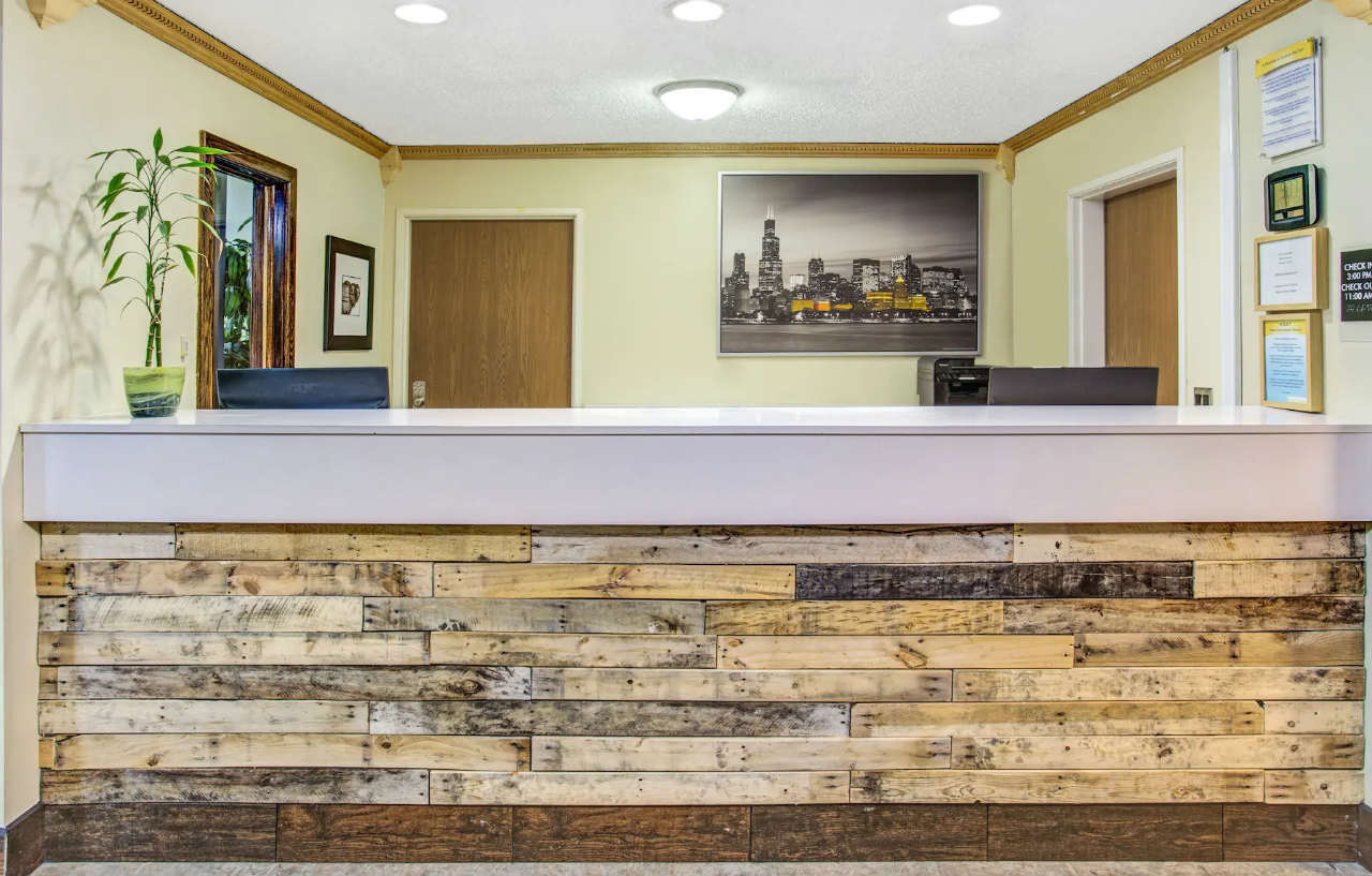 Days Inn By Wyndham Great Lakes Naval Base Норт-Чикаго Экстерьер фото