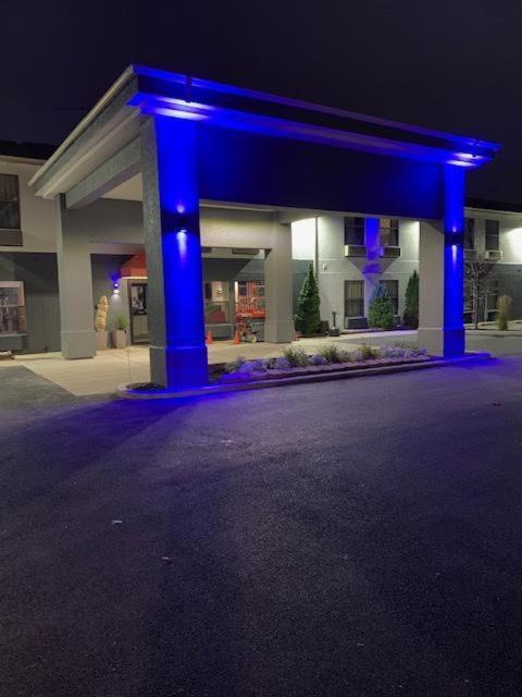 Days Inn By Wyndham Great Lakes Naval Base Норт-Чикаго Экстерьер фото